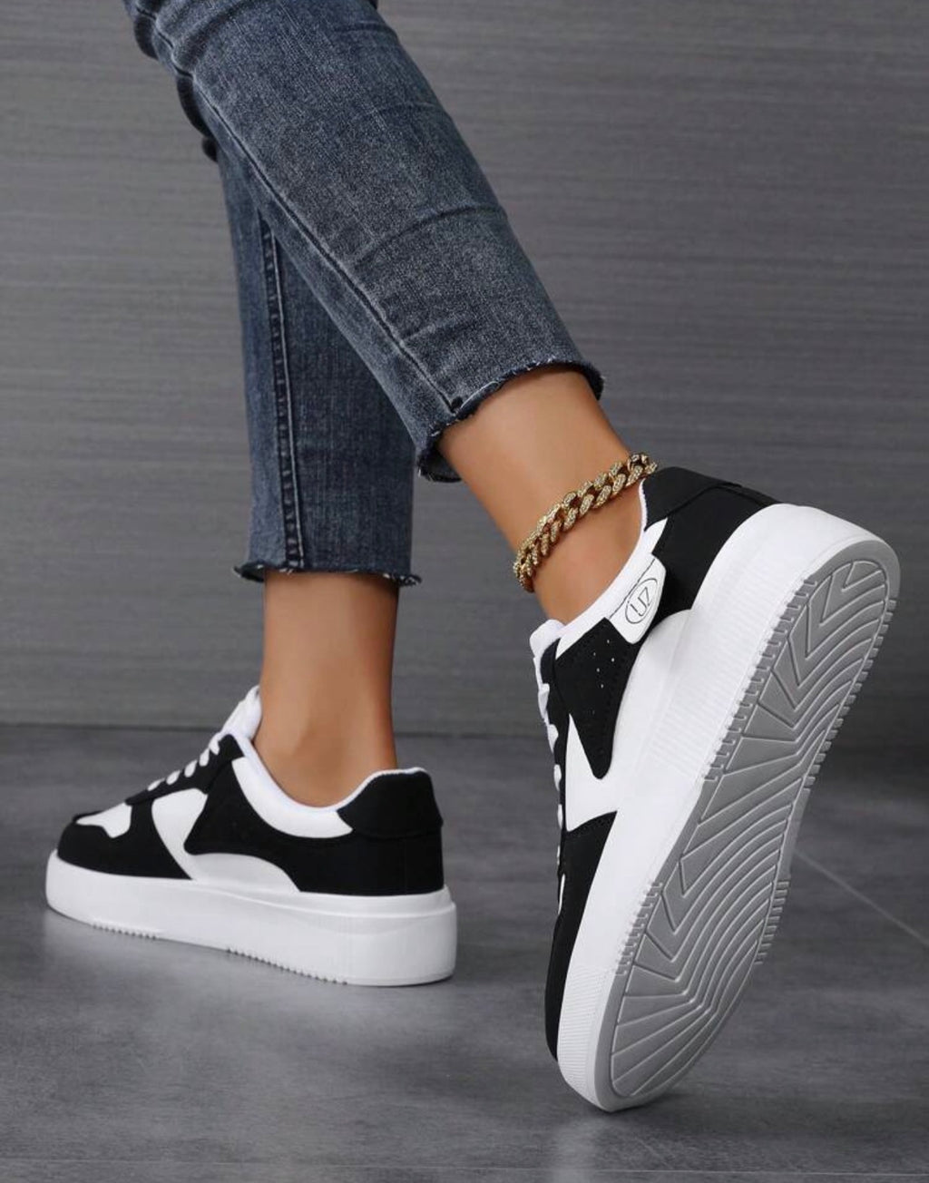 Women’s Lightweight White Casual Sneakers for Everyday Street Style