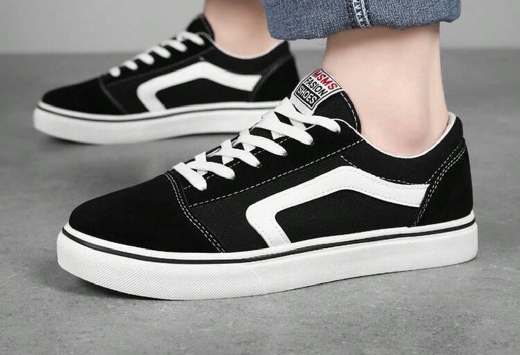 Men’s Solid Color Canvas Lace-Up Sneakers with Non-Slip Sole for Outdoor Activities