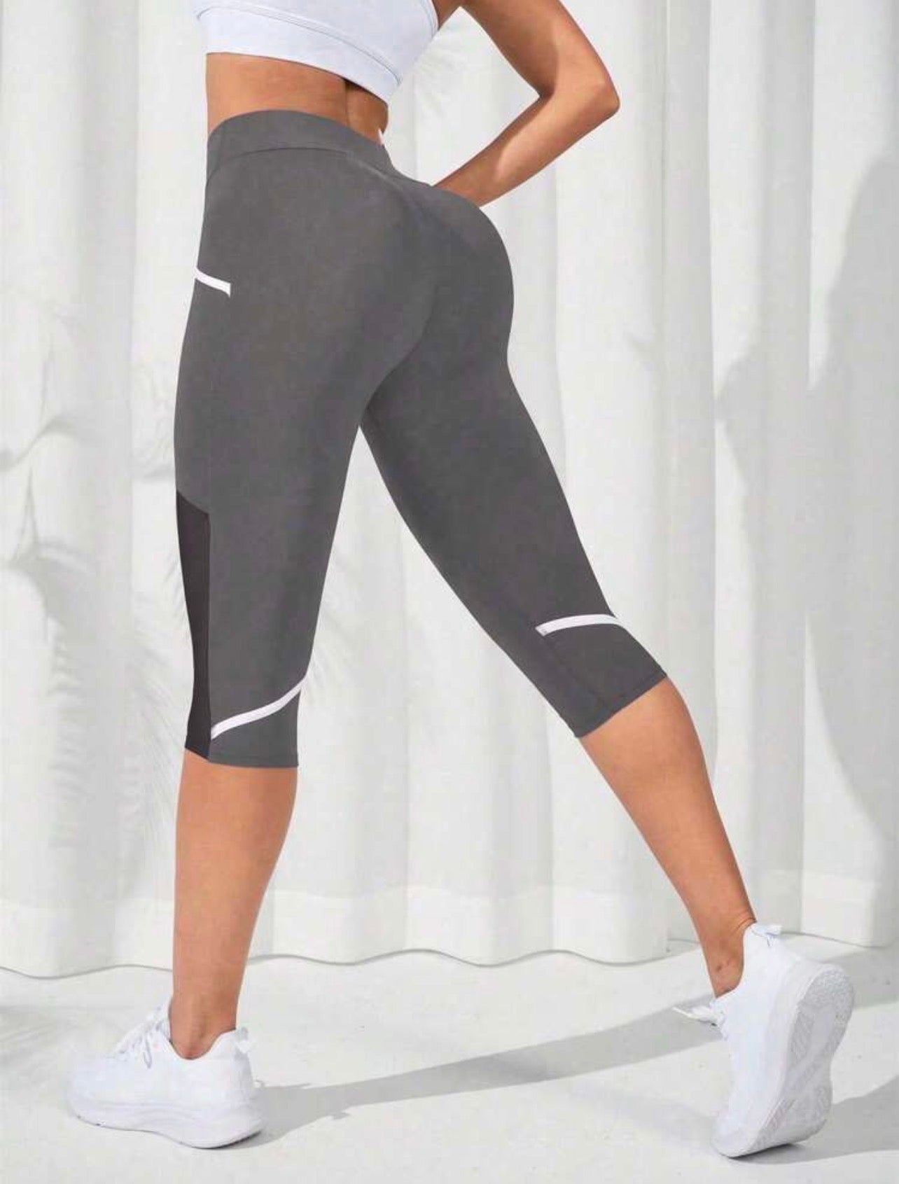Women’s Contrast Mesh Capri Sports Leggings for Yoga & Workout