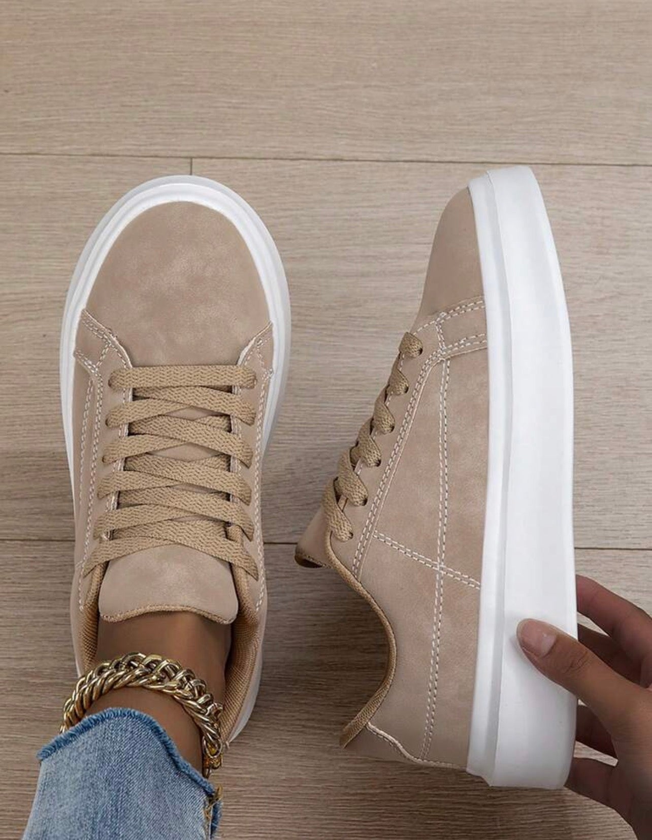 Women’s Lightweight White Casual Sneakers for Everyday Street Style