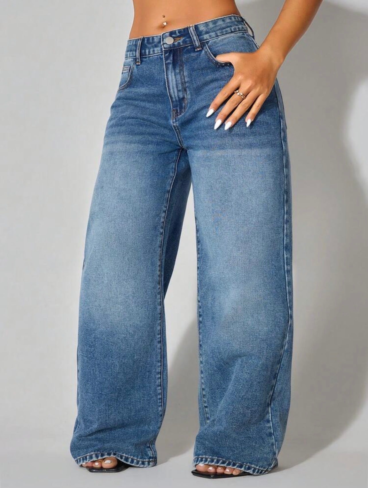 Women’s Low-Waist Wide-Leg Denim Jeans with Slant Pockets – Casual Everyday Wear