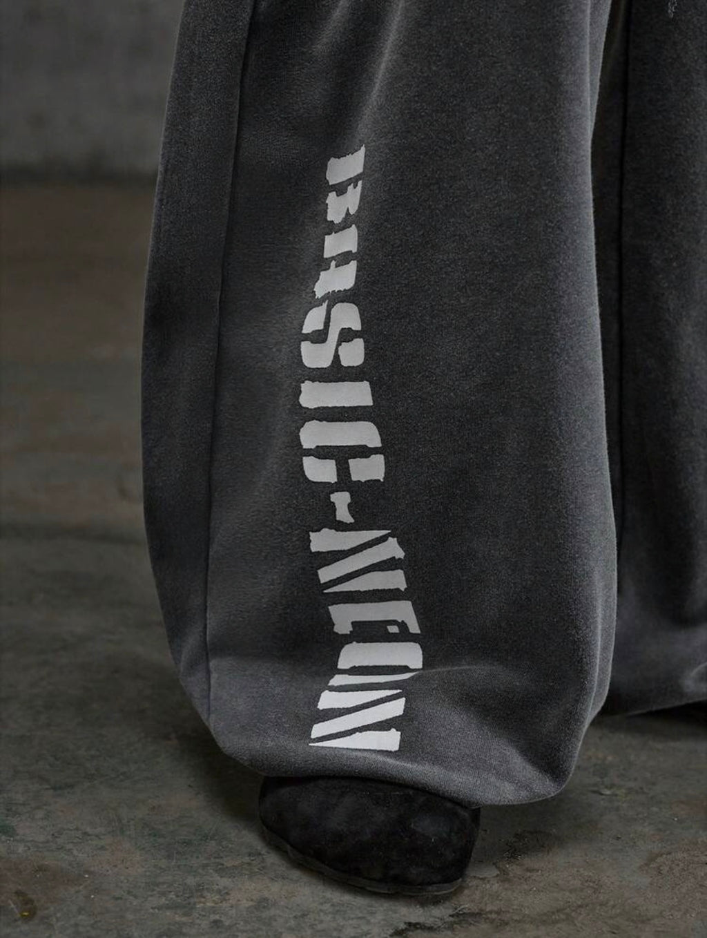 Men’s Washed Graphic Print Loose Sweatpants – Casual Streetwear Joggers