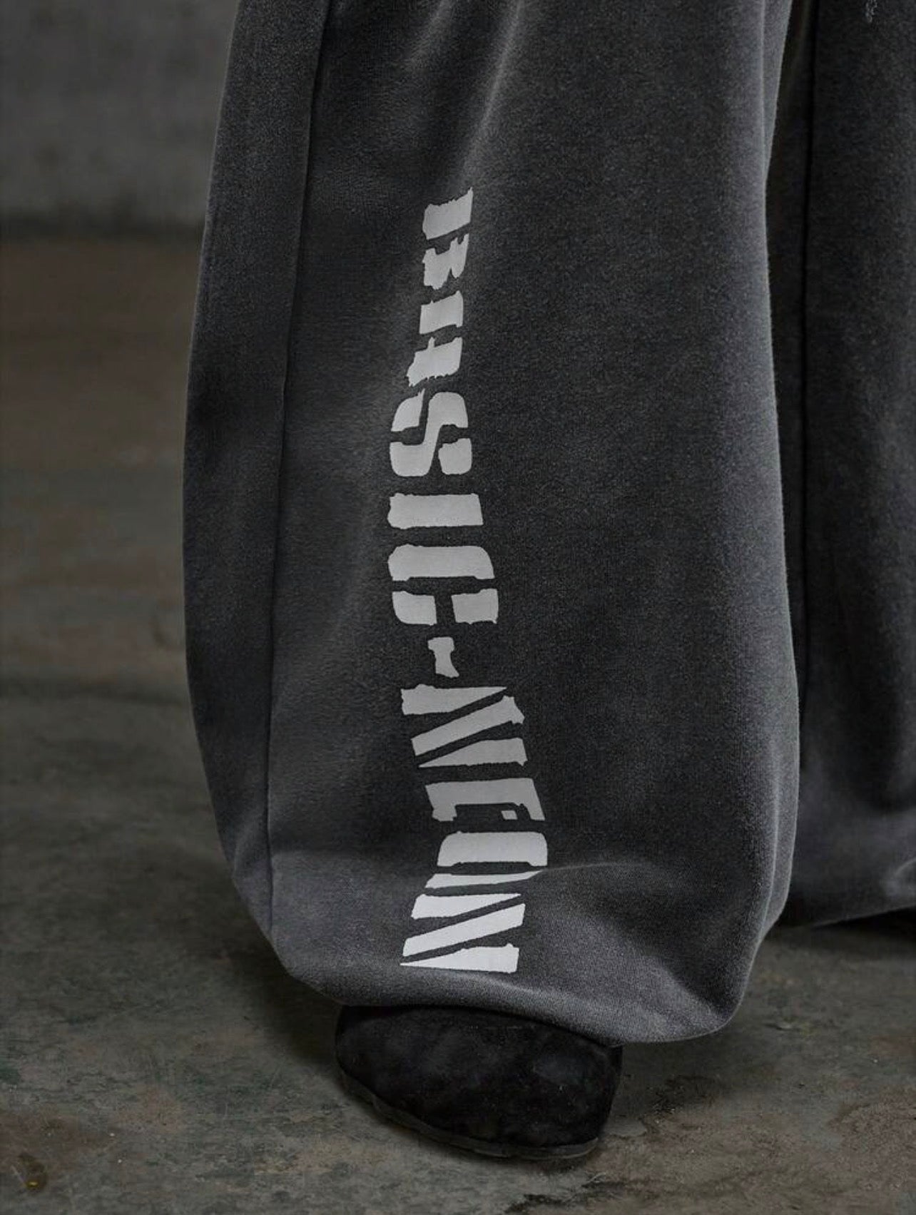 Men’s Washed Graphic Print Loose Sweatpants – Casual Streetwear Joggers
