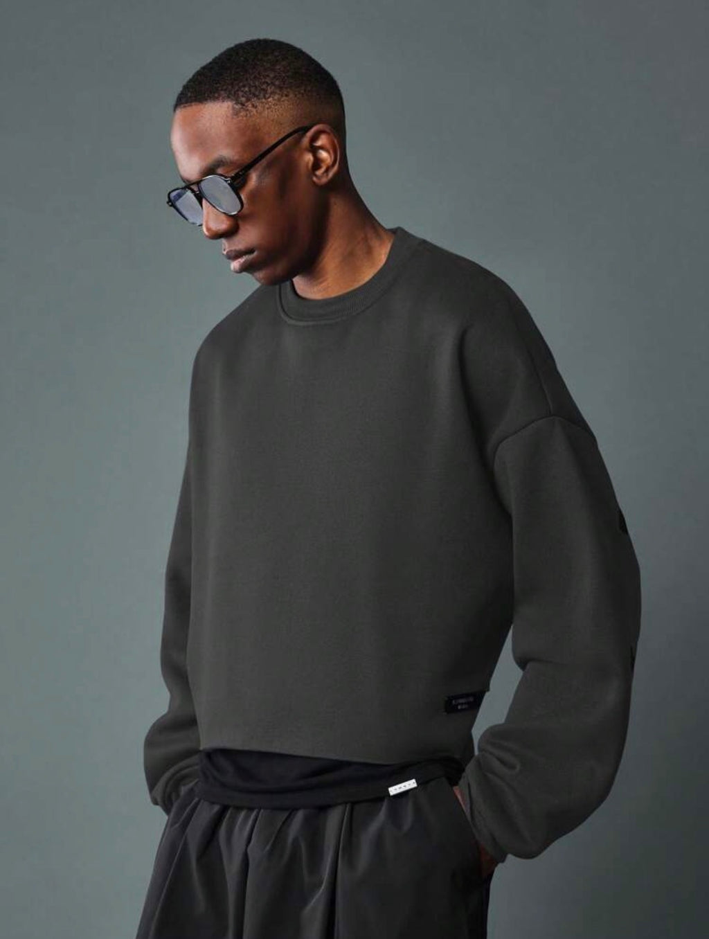 Streetwear Crop Sweatshirt with Varsity Letter Print – Urban Athleisure Pullover