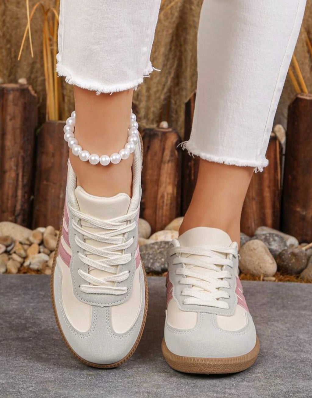 Women’s Retro Lace-Up Casual Sneakers with Leather & Mesh Design for Walking and Everyday Wear