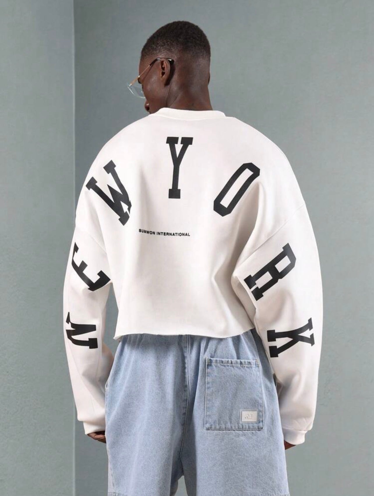 Streetwear Crop Sweatshirt with Varsity Letter Print – Urban Athleisure Pullover
