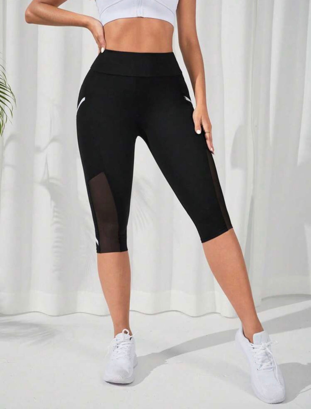 Women’s Contrast Mesh Capri Sports Leggings for Yoga & Workout