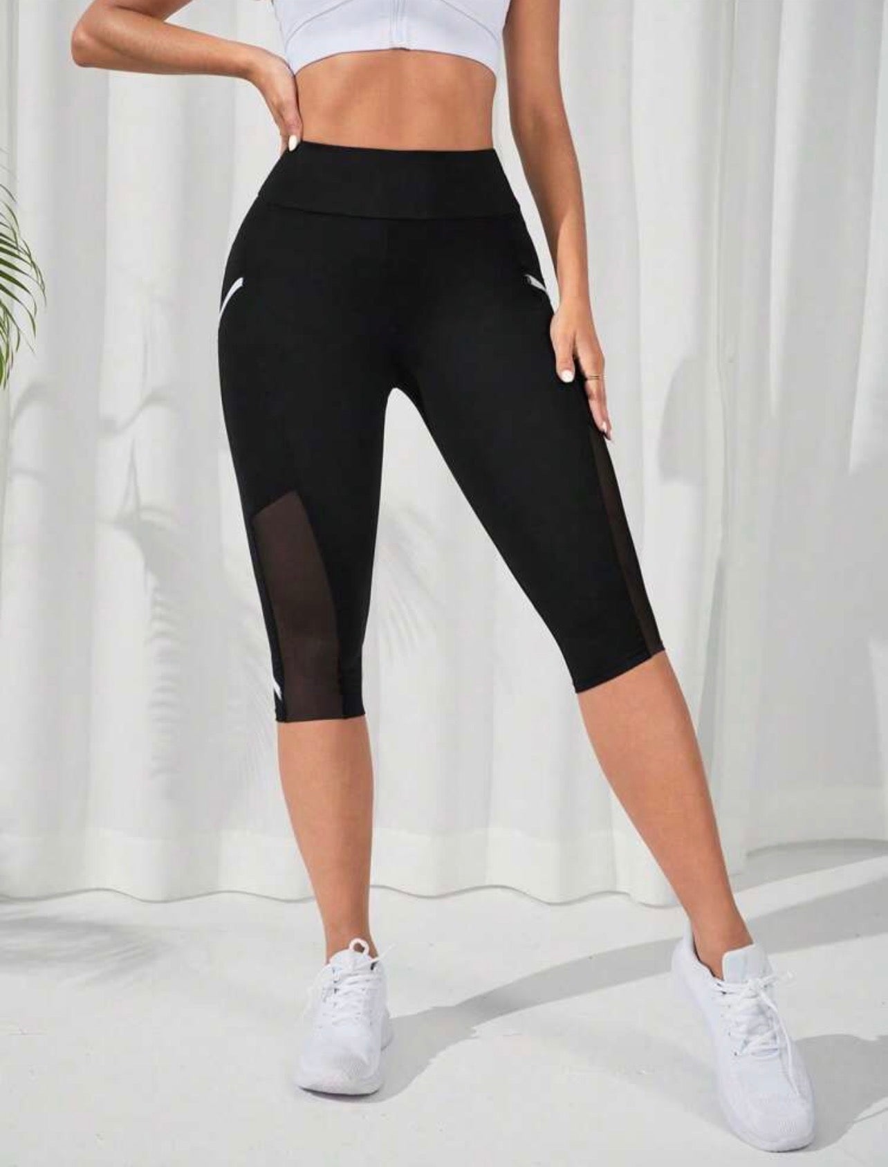 Women’s Contrast Mesh Capri Sports Leggings for Yoga & Workout